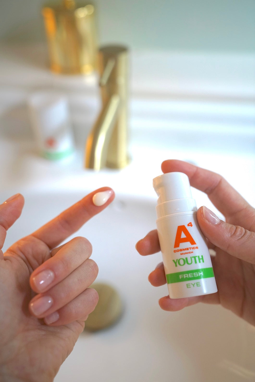 a4-cosmetics-a4-youth-fresh-eye-augenpflege-15ml-k-hlend image 2